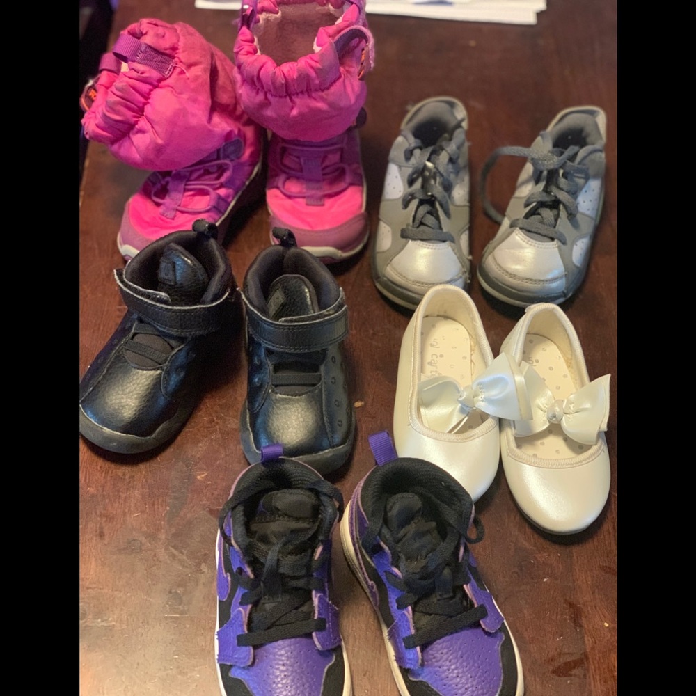 Toddler shoes in good toddler condition.
